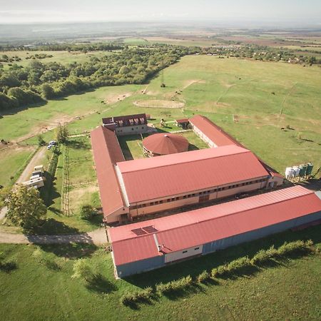Totvar Lovas Szallashely Kovagotottos Exterior foto