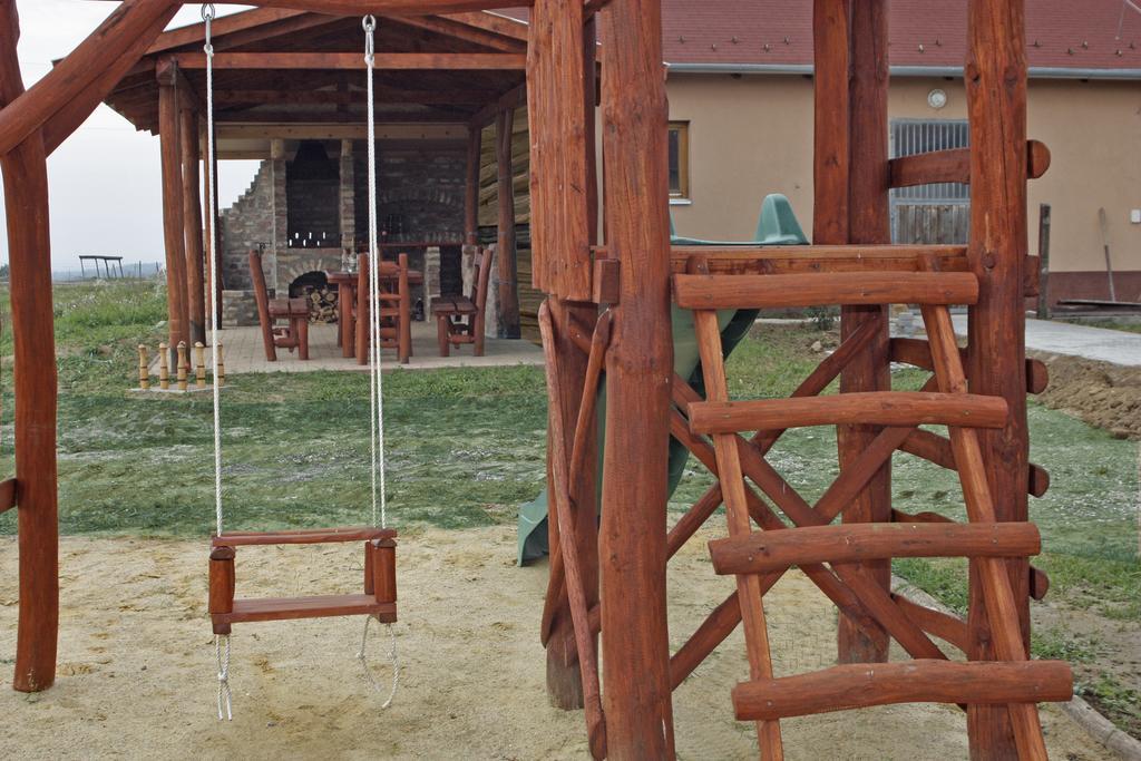 Totvar Lovas Szallashely Kovagotottos Exterior foto