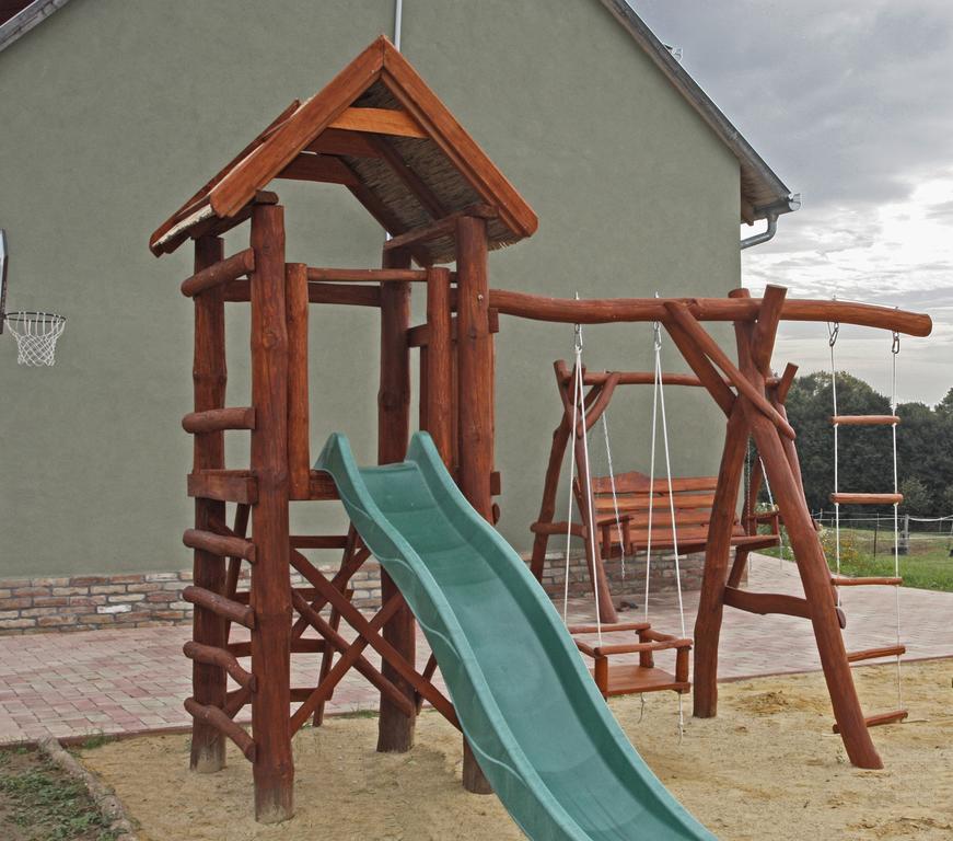 Totvar Lovas Szallashely Kovagotottos Exterior foto